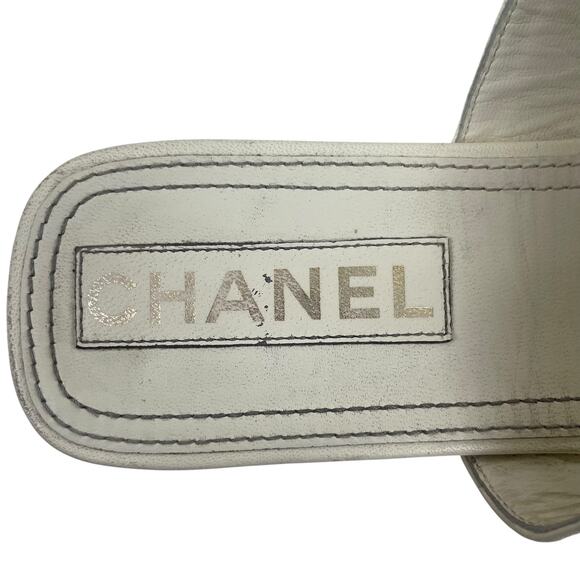 Chanel Pearl & Chain CC Logo Embellished Thong Sandal White Size 40 - Picture 13 of 14